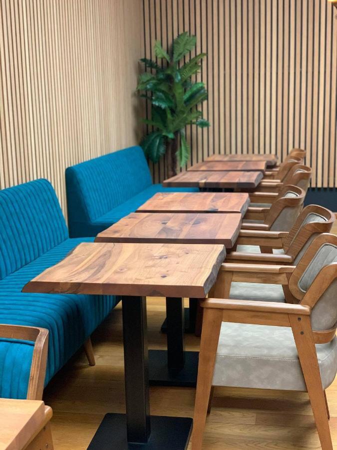 Hotel Guzy لاير المظهر الخارجي الصورة