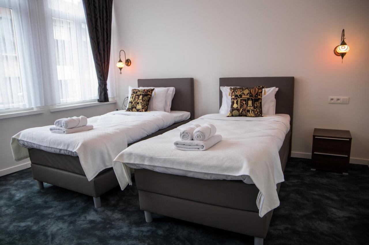 Hotel Guzy لاير المظهر الخارجي الصورة