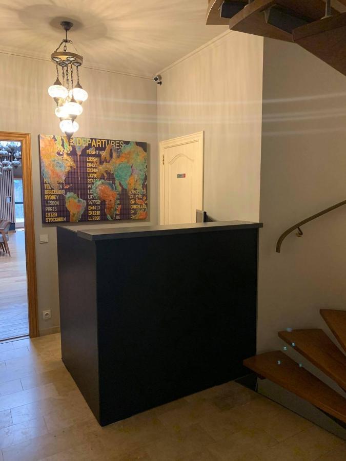 Hotel Guzy لاير المظهر الخارجي الصورة