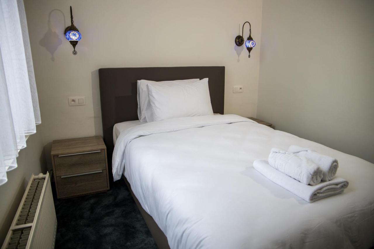 Hotel Guzy لاير المظهر الخارجي الصورة
