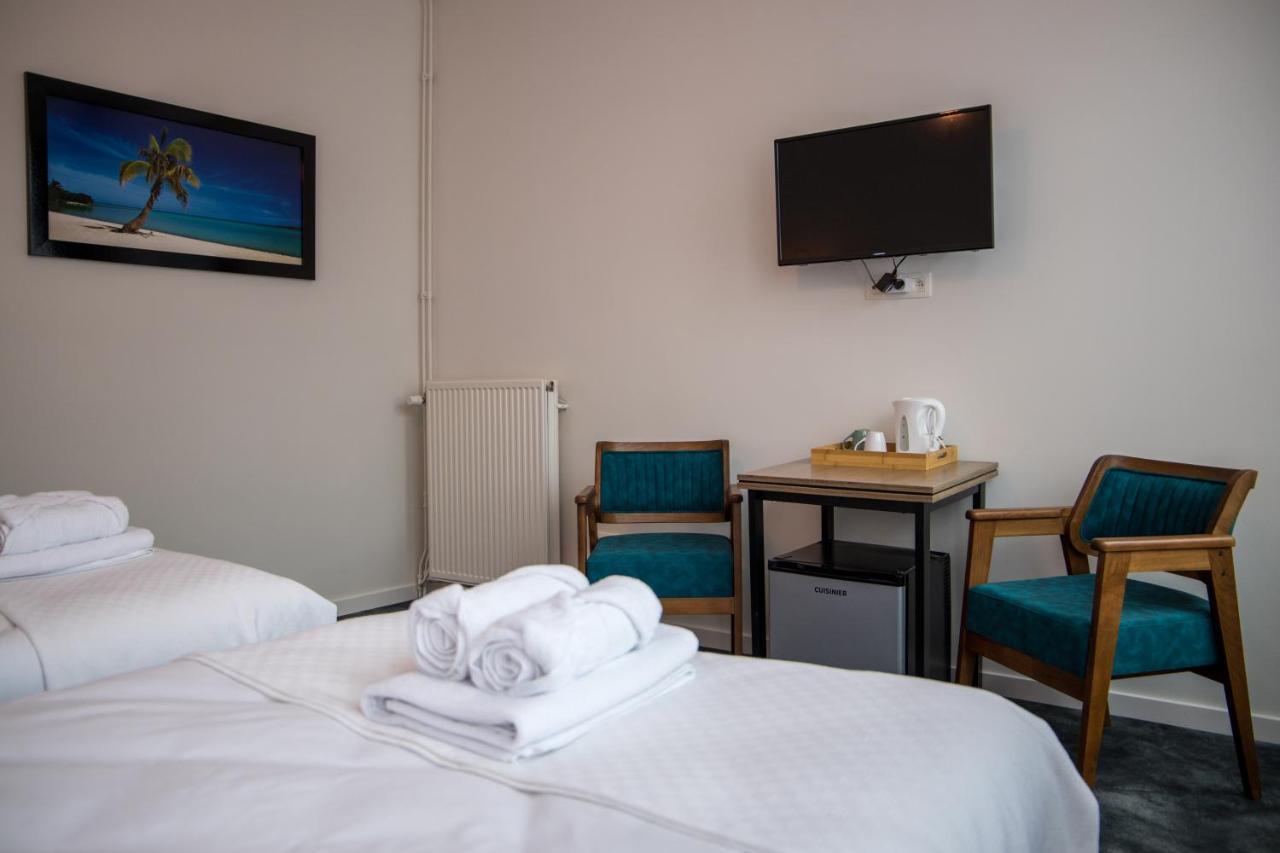 Hotel Guzy لاير المظهر الخارجي الصورة